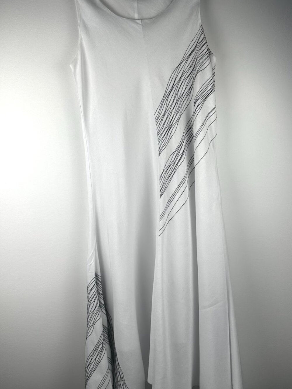 NM Neiman Marcus Women’s White Black Embroidered Asymmetrical Midi Dress M